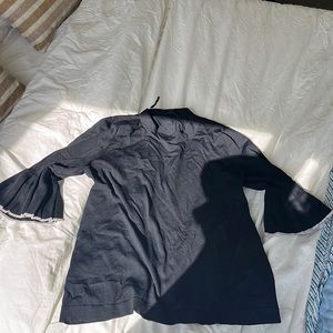 Blouse with pleated sleeve and lining detailing